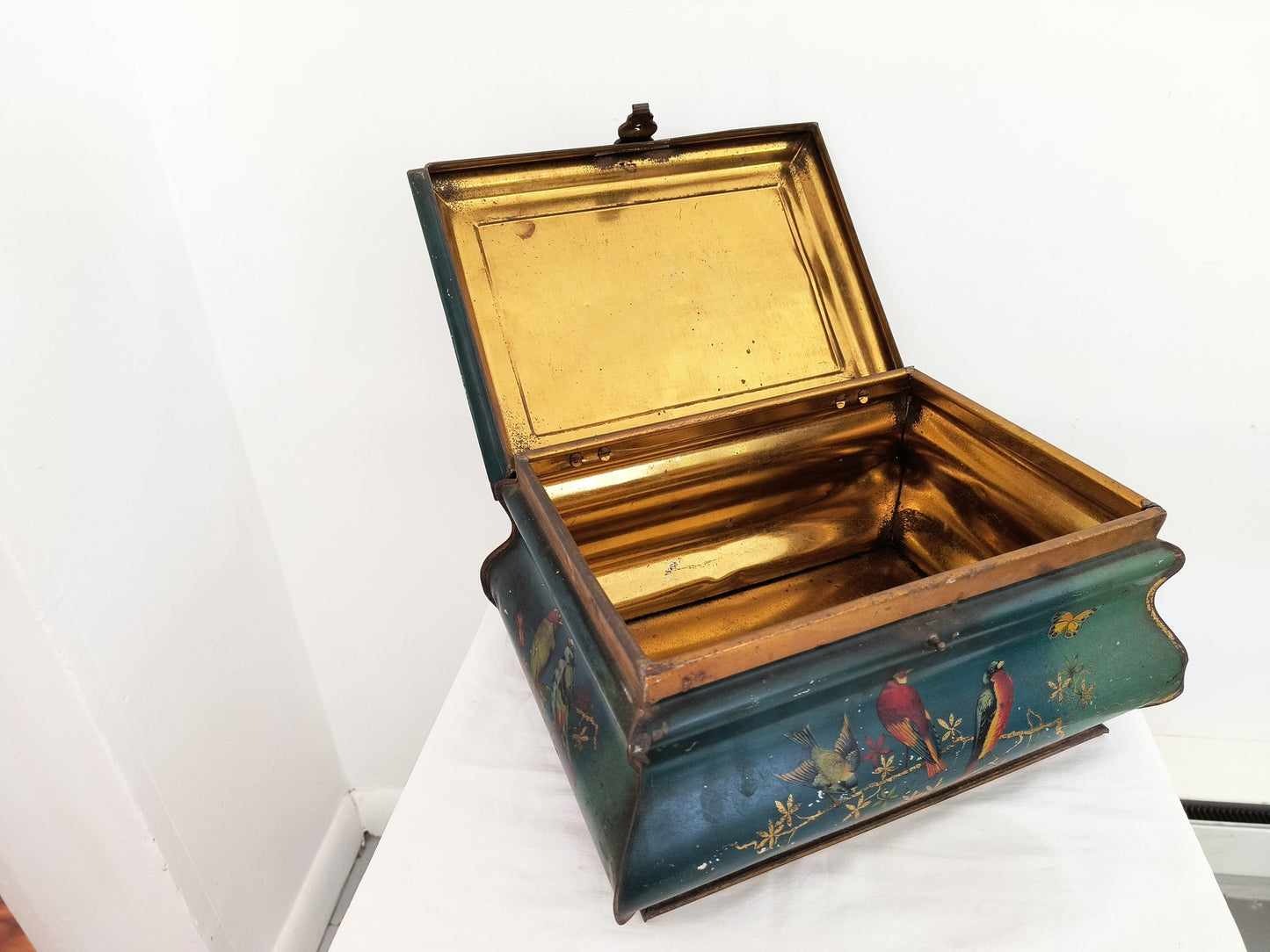 Vintage Chinoiserie themed hinged Brass Box