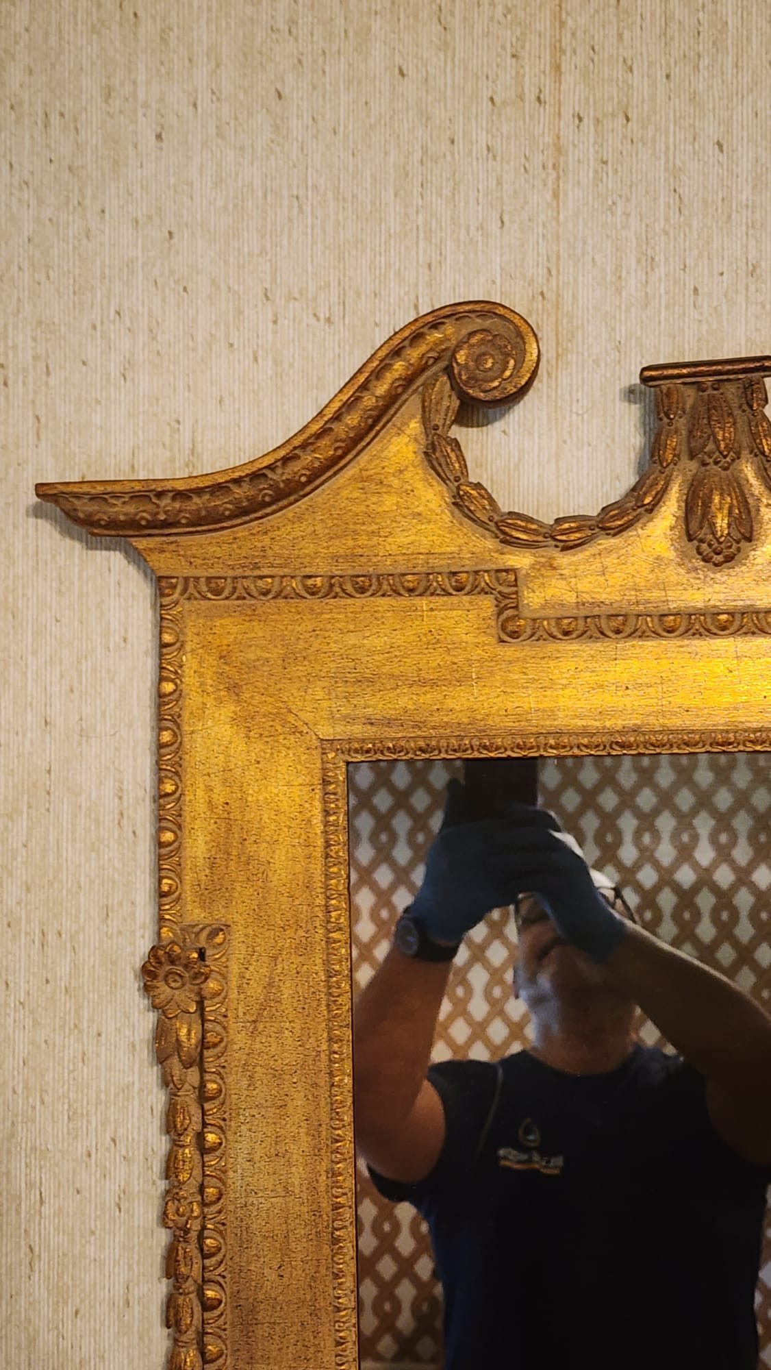 ANTIQUE GOLD GILT HAND CARVED MIRROR
