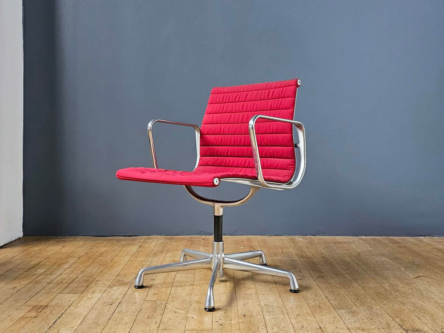 Original Charles & Ray Eames Herman Miller Aluminum Group Arm Chair