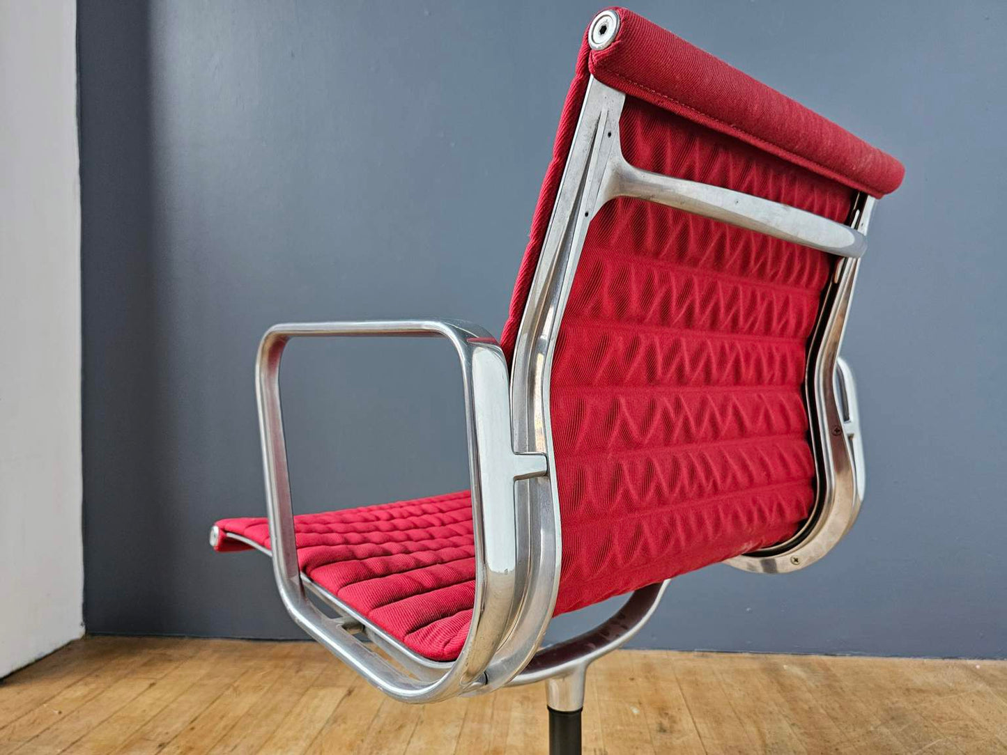 Original Charles & Ray Eames Herman Miller Aluminum Group Arm Chair