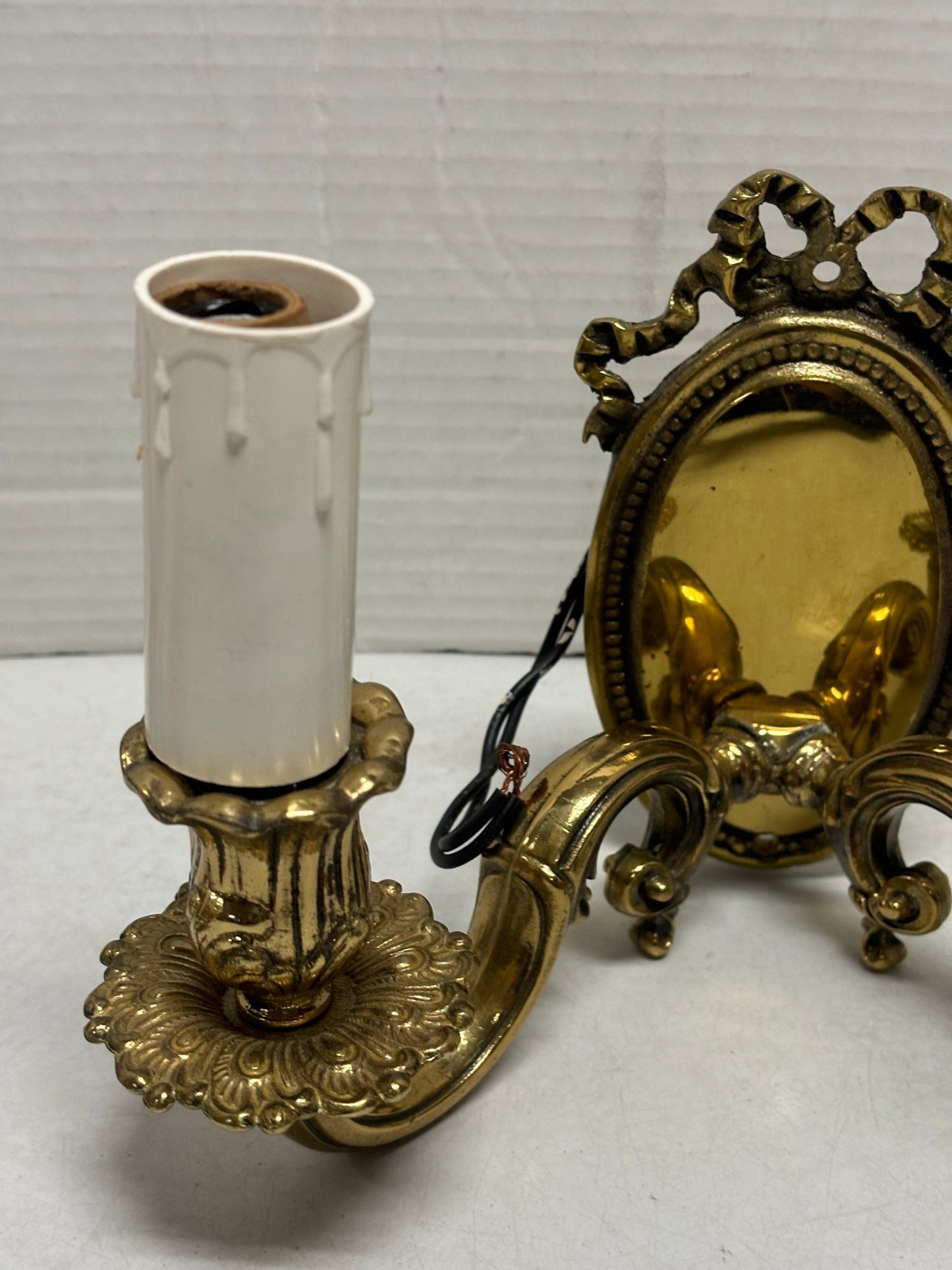 Vintage Pair Of Lovely Bronze Wall Sconces (1/3)