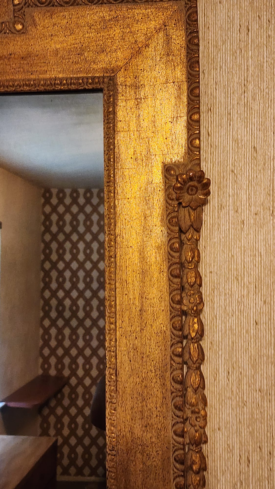 ANTIQUE GOLD GILT HAND CARVED MIRROR