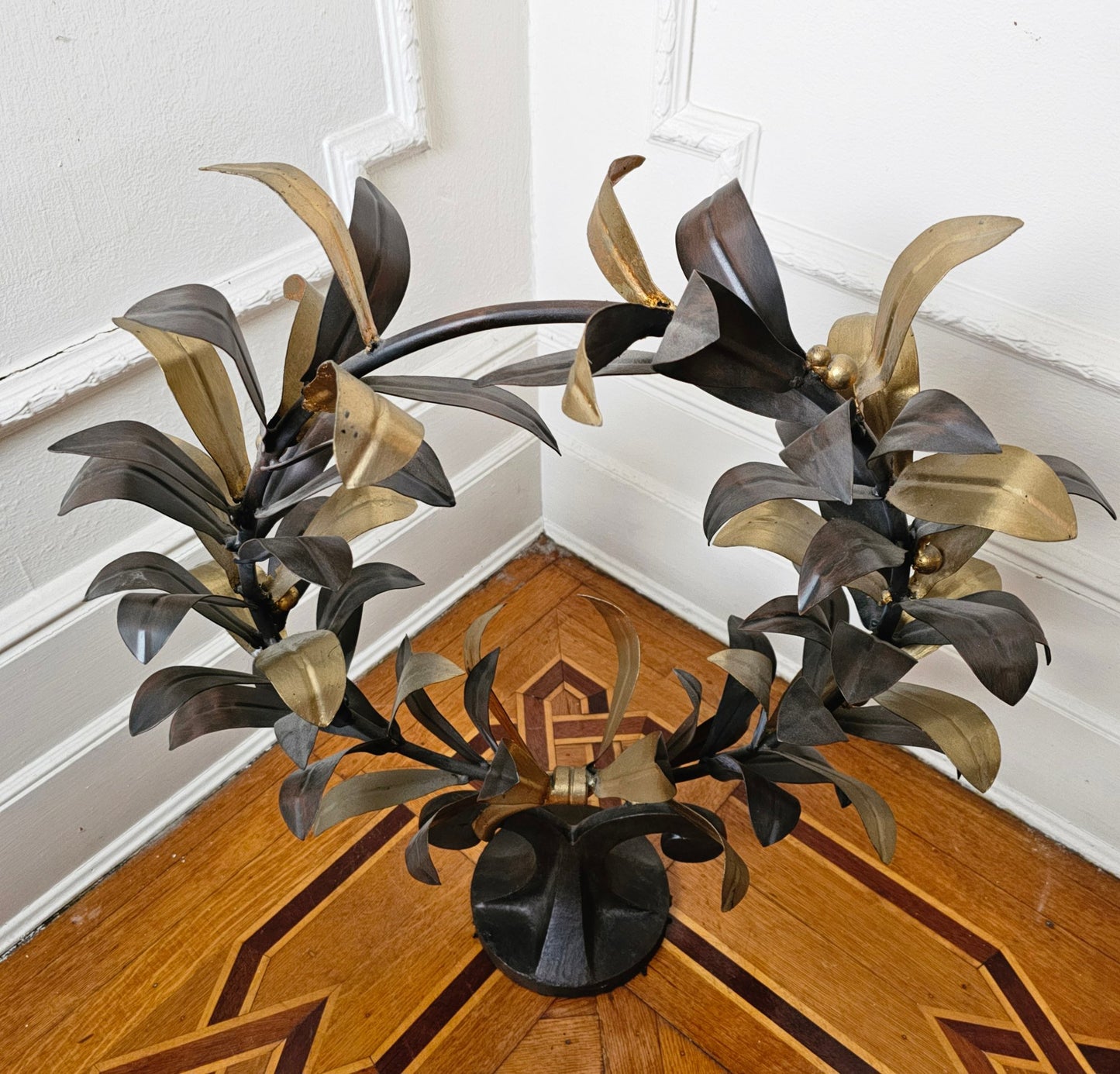 Vintage Large And Heavy Bronze Metal Wreath Sculpture