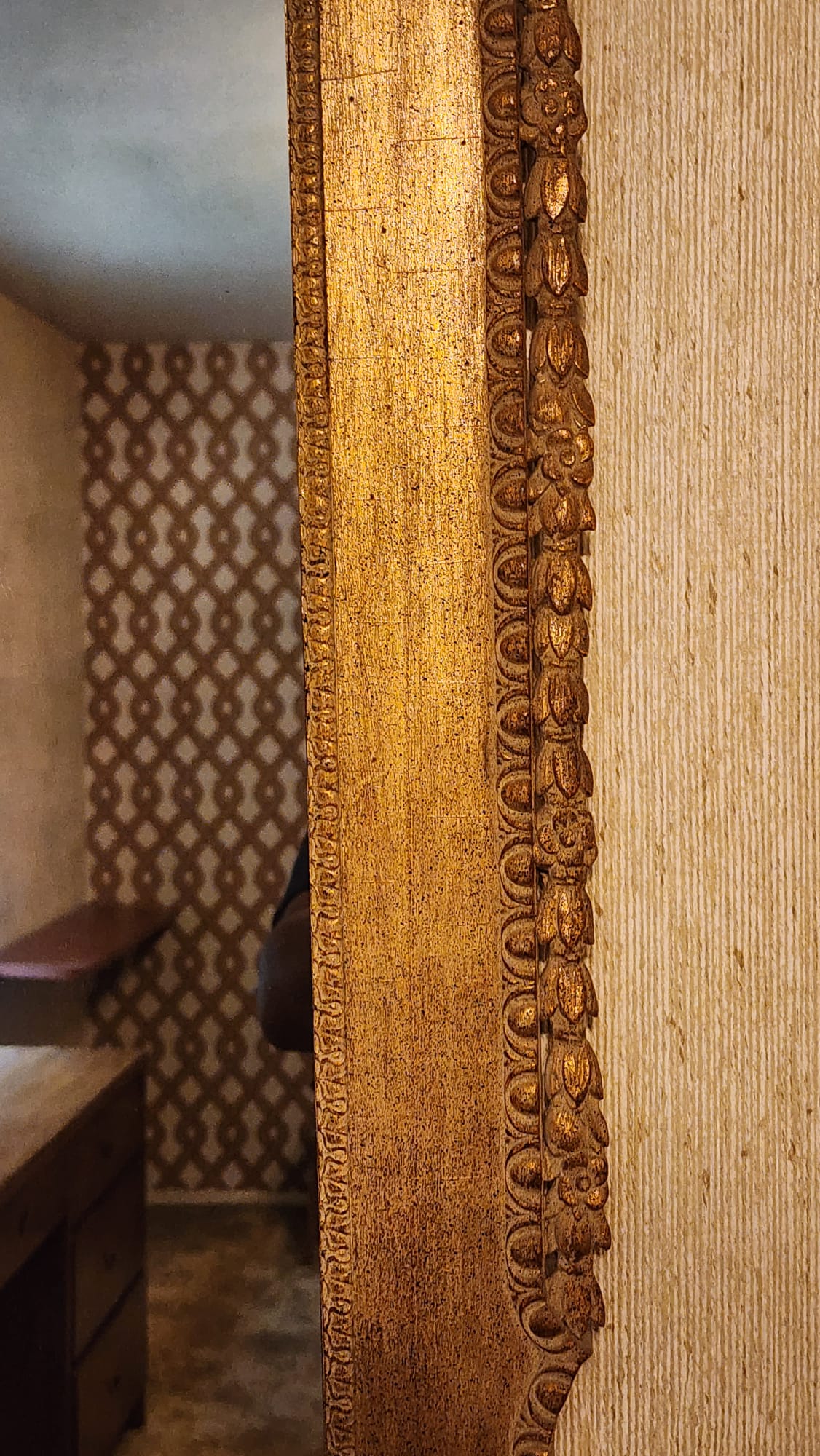 ANTIQUE GOLD GILT HAND CARVED MIRROR