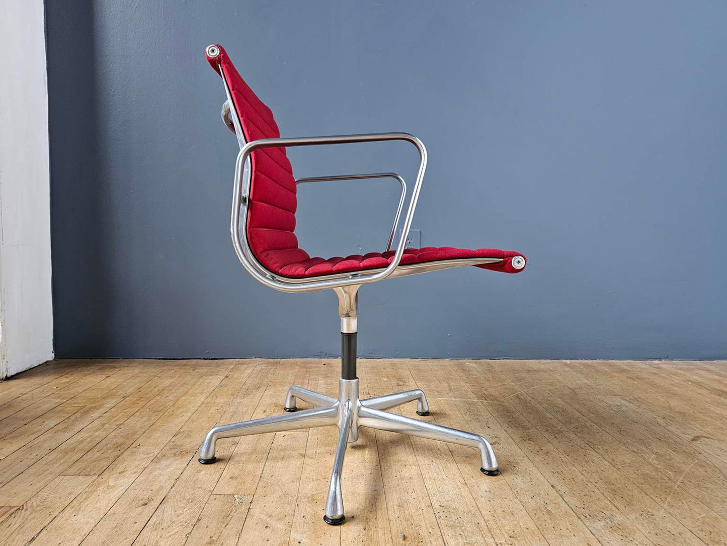 Original Charles & Ray Eames Herman Miller Aluminum Group Arm Chair