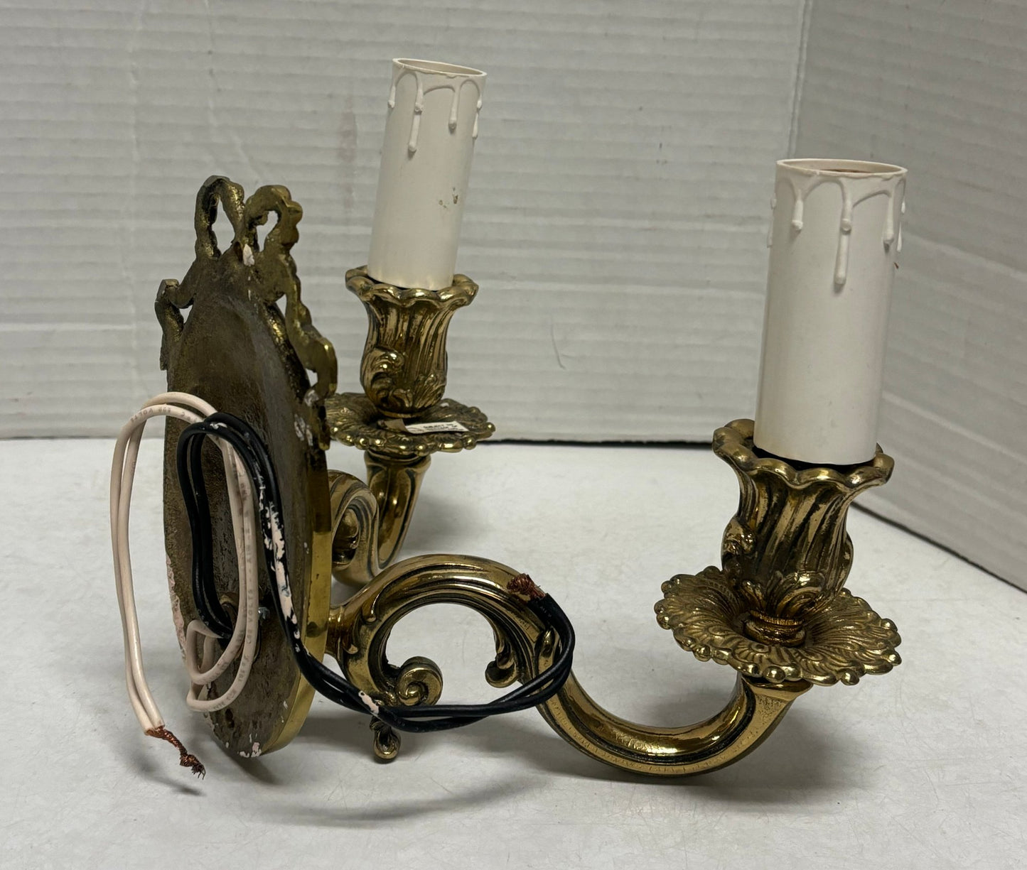 Vintage Pair Of Lovely Bronze Wall Sconces (1/3)