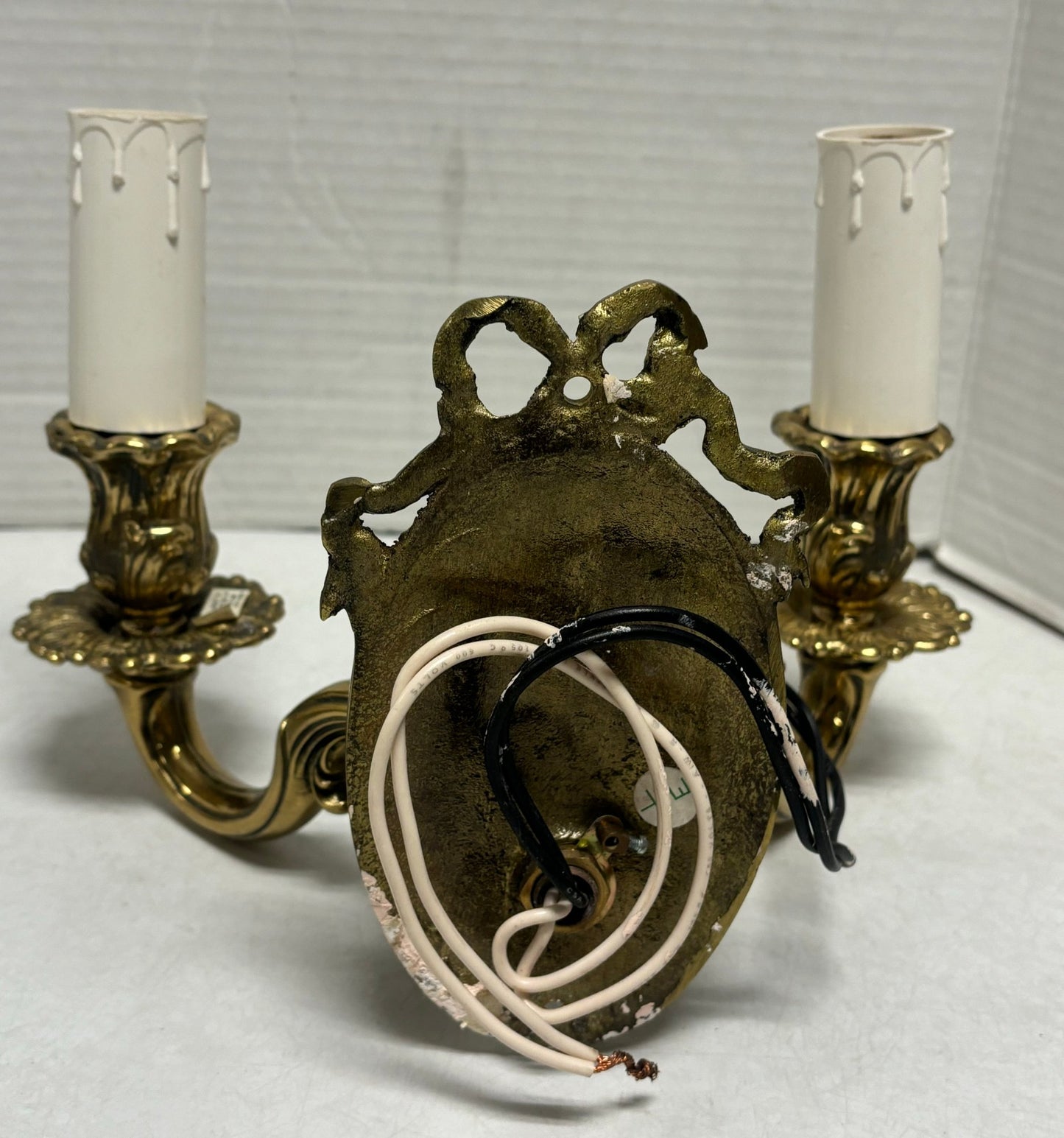 Vintage Pair Of Lovely Bronze Wall Sconces (1/3)
