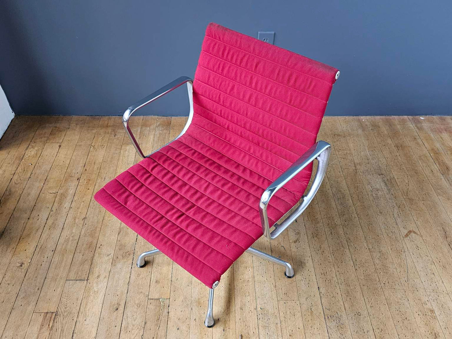 Original Charles & Ray Eames Herman Miller Aluminum Group Arm Chair
