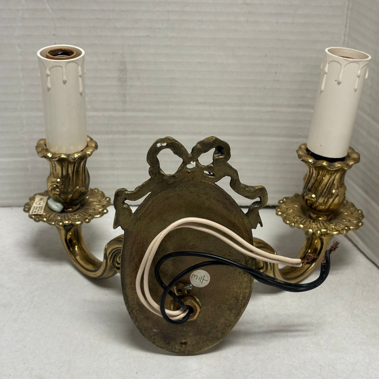 Vintage Pair Of Lovely Bronze Wall Sconces (2/3)