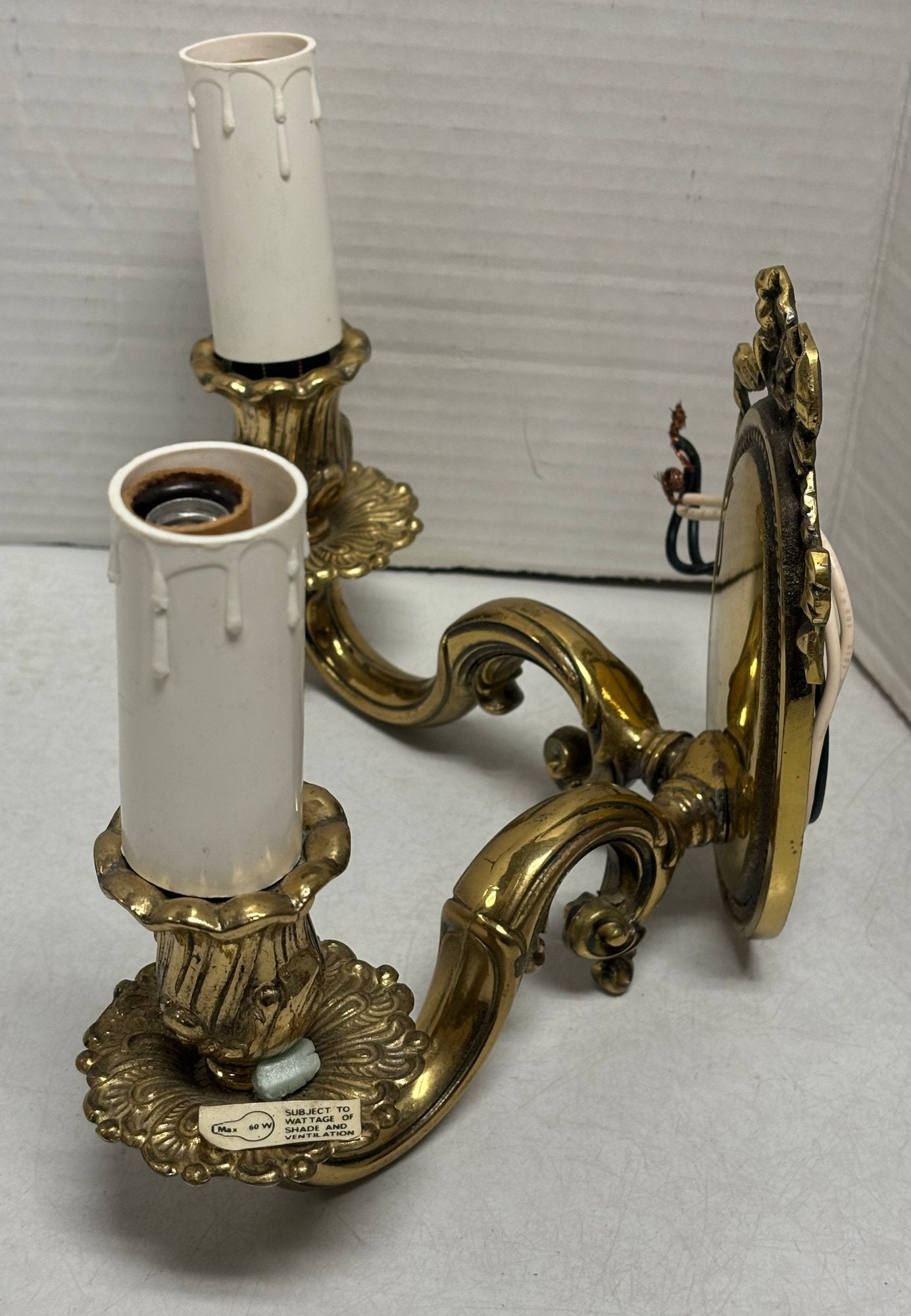 Vintage Pair Of Lovely Bronze Wall Sconces (2/3)