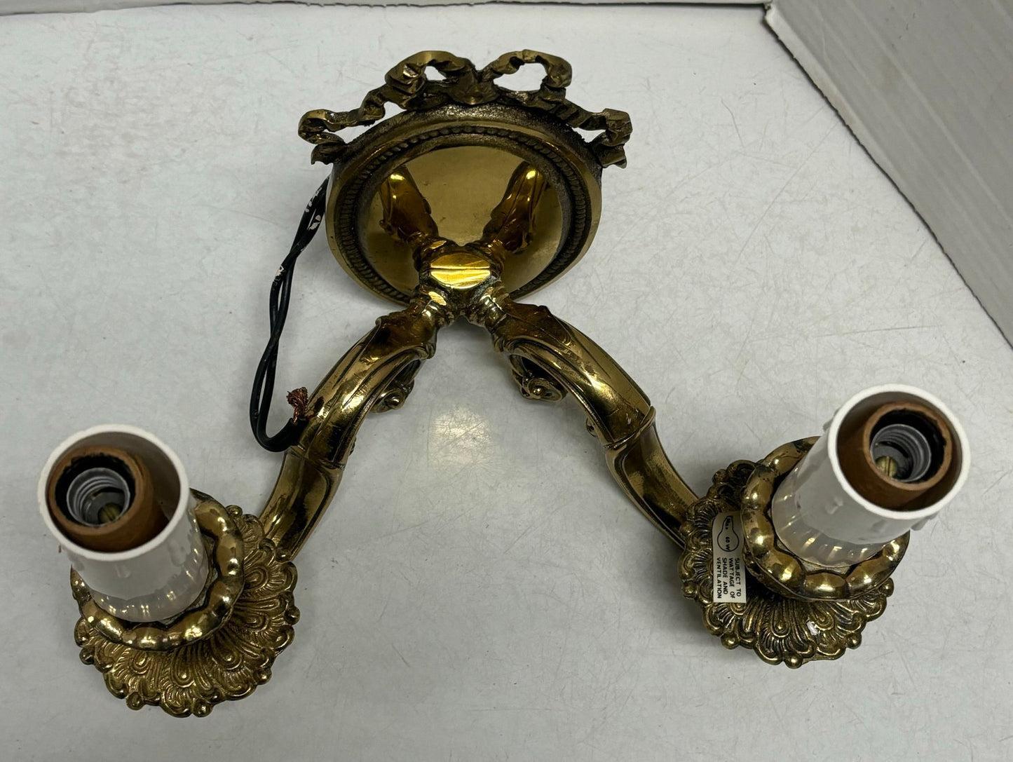 Vintage Pair Of Lovely Bronze Wall Sconces (1/3)