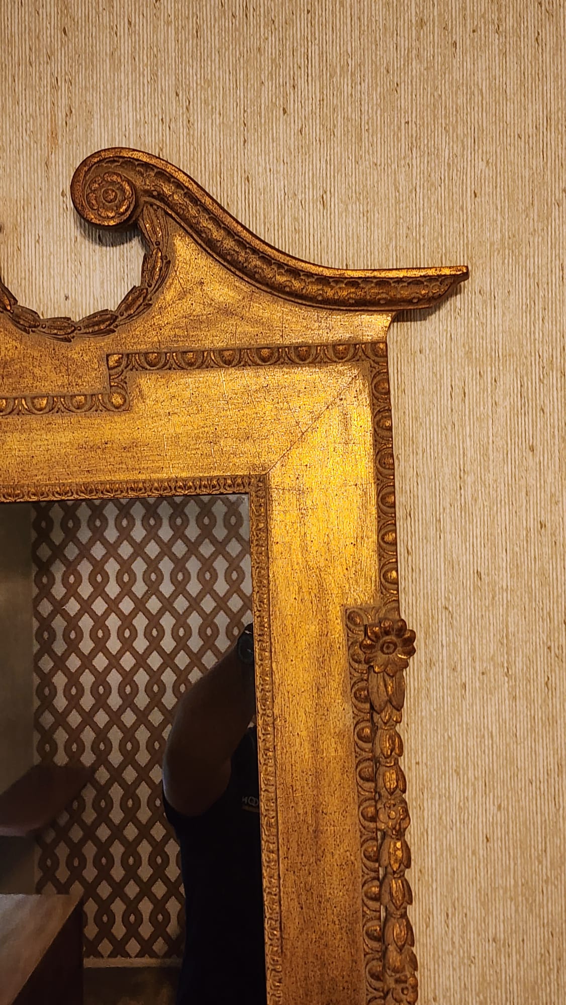 ANTIQUE GOLD GILT HAND CARVED MIRROR