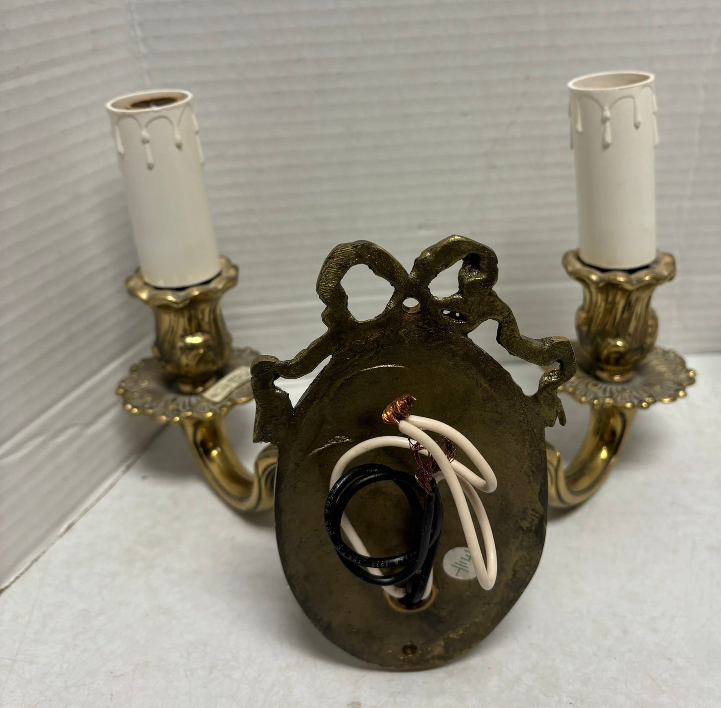 Vintage Pair Of Lovely Bronze Wall Sconces (2/3)