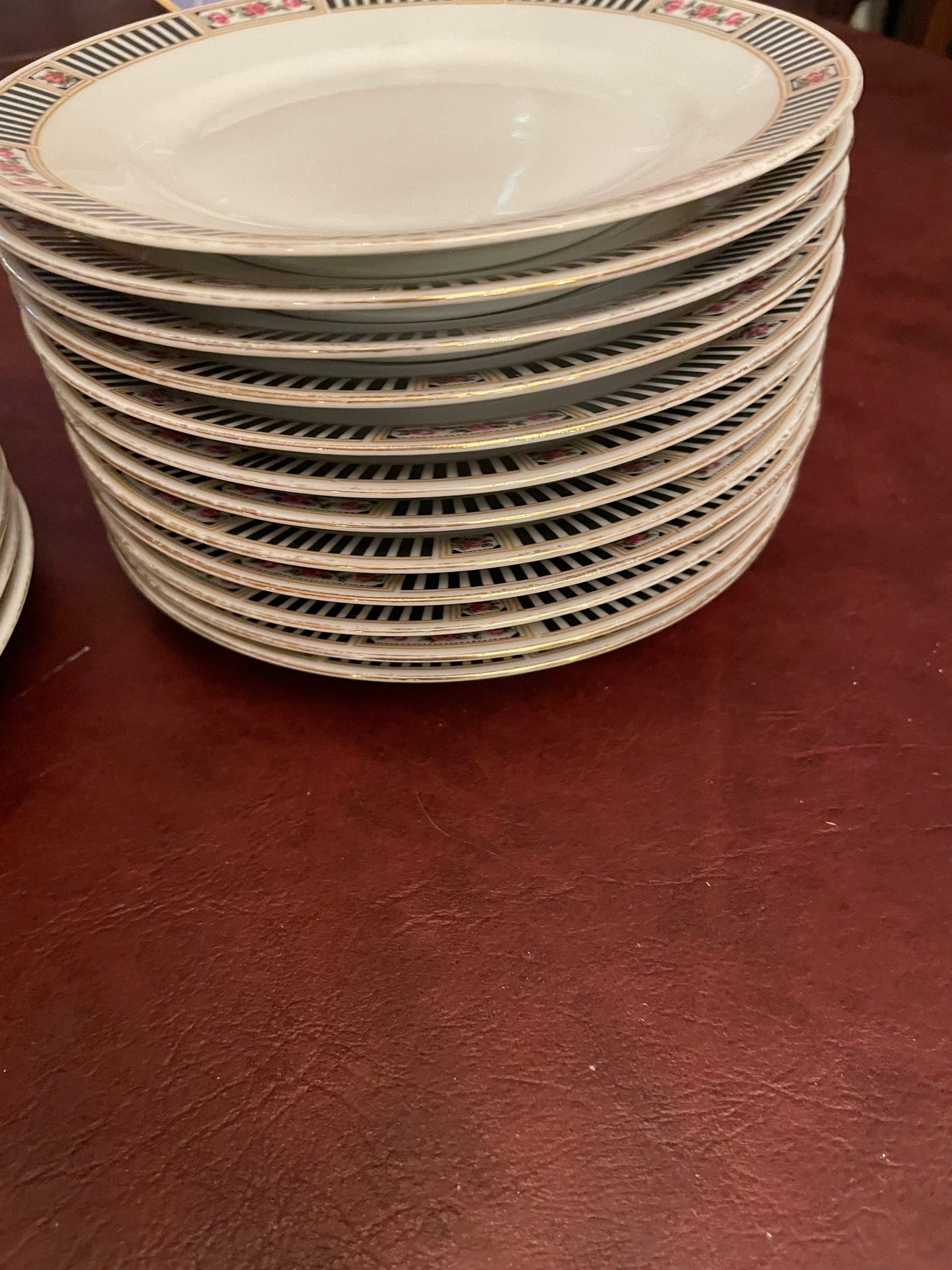 Czechoslovakia- Victorina China Set For 12 , 7pps And 88 Pieces In Total