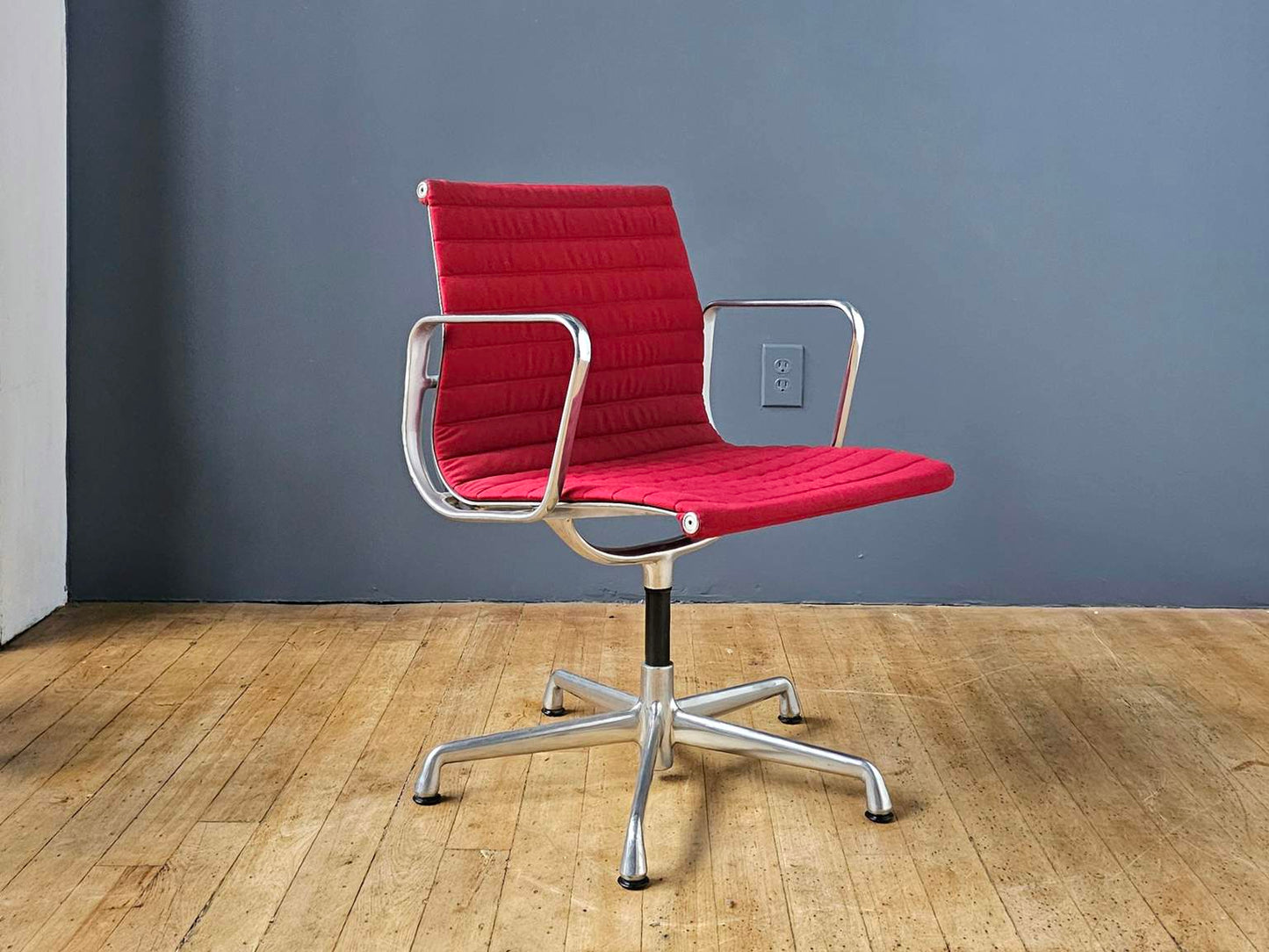 Original Charles & Ray Eames Herman Miller Aluminum Group Arm Chair