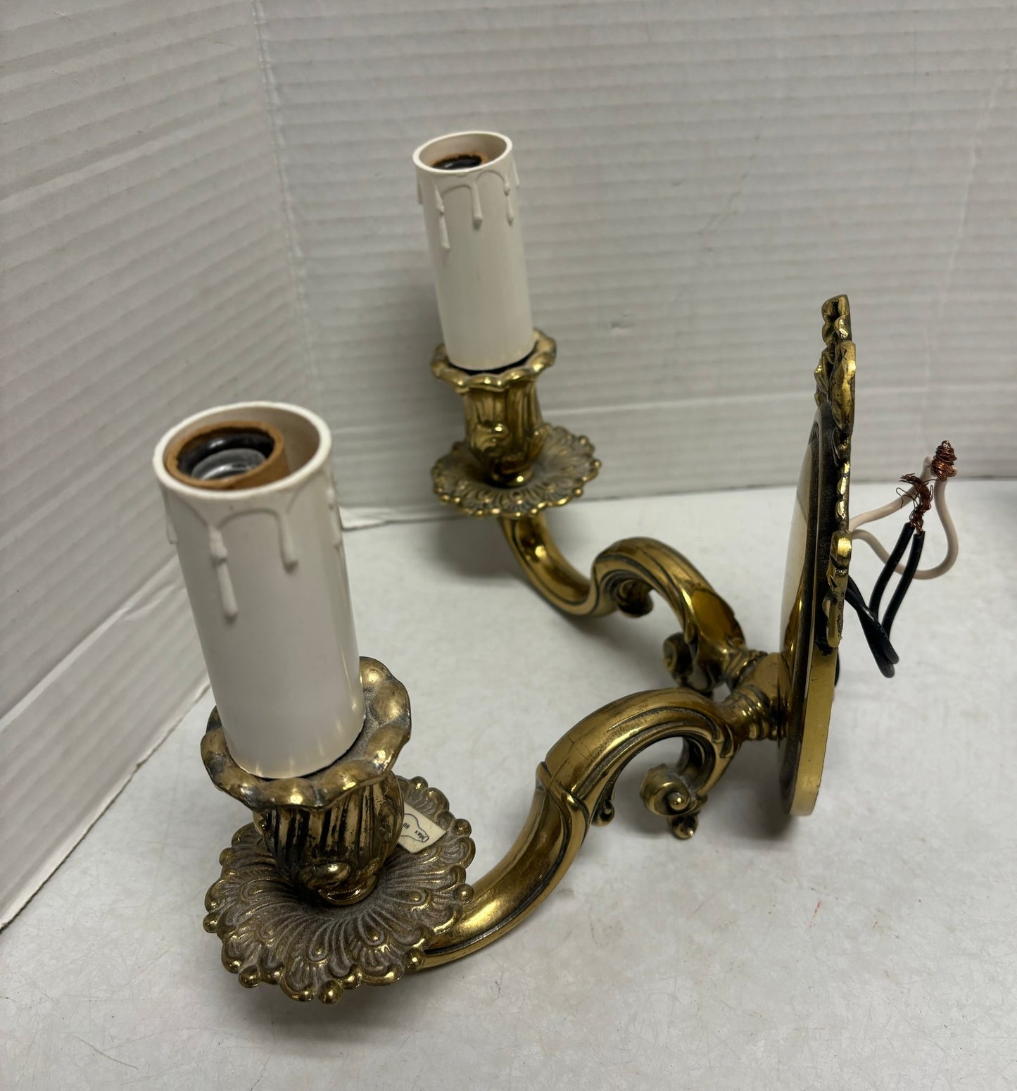 Vintage Pair Of Lovely Bronze Wall Sconces (2/3)