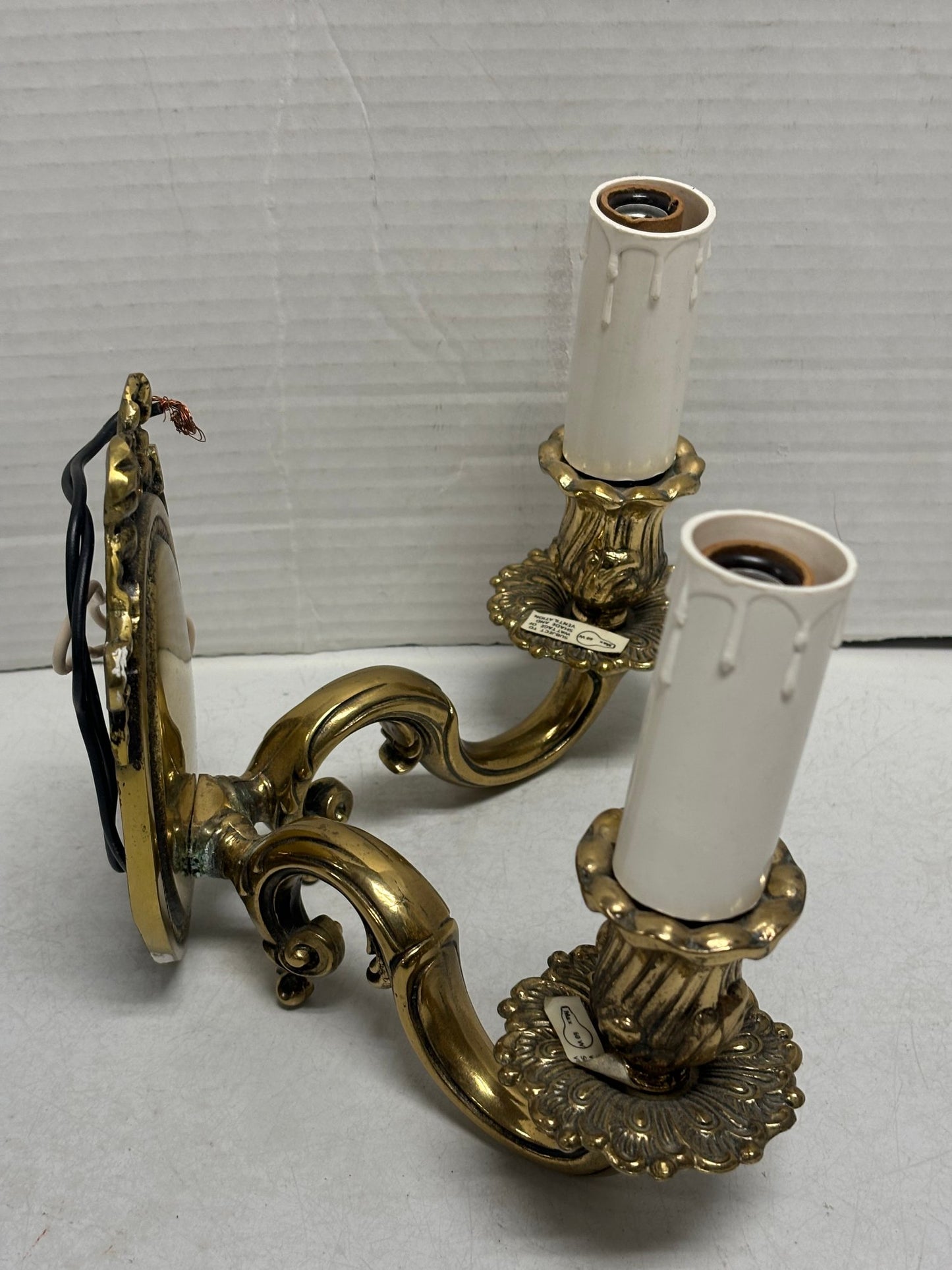 Vintage Pair Of Lovely Bronze Wall Sconces (3/3)