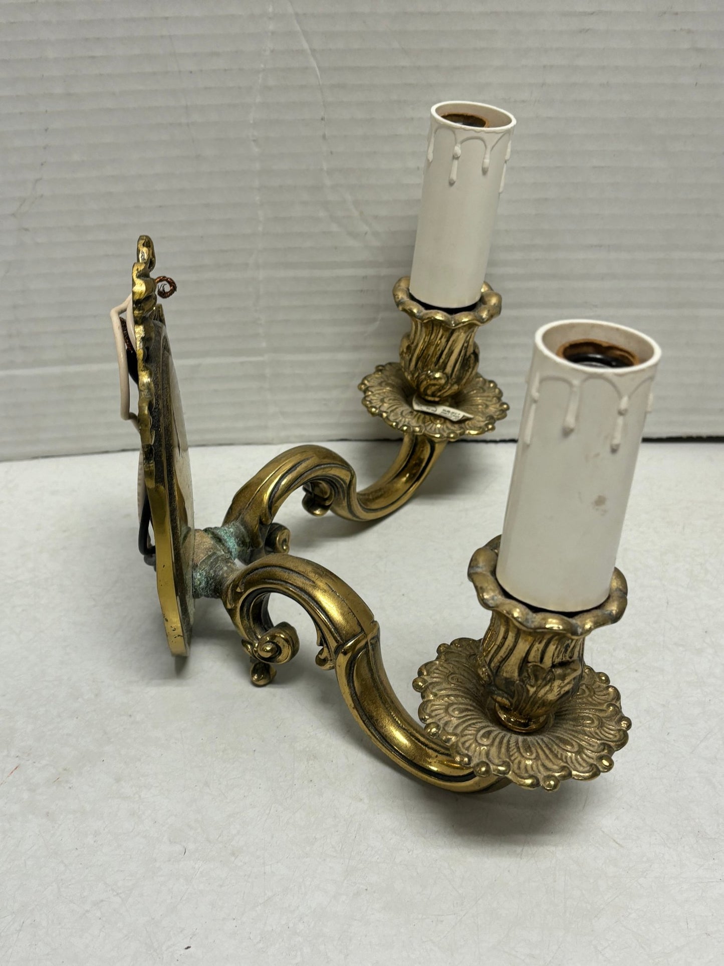 Vintage Pair Of Lovely Bronze Wall Sconces (1/3)