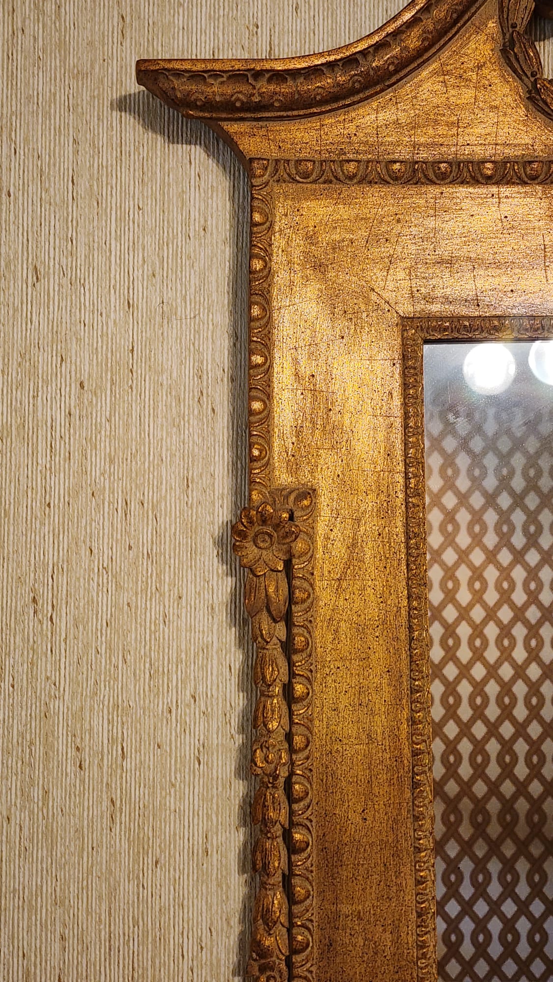 ANTIQUE GOLD GILT HAND CARVED MIRROR