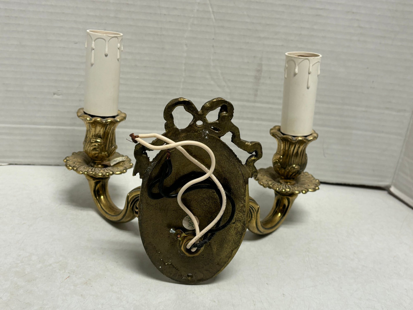 Vintage Pair Of Lovely Bronze Wall Sconces (1/3)