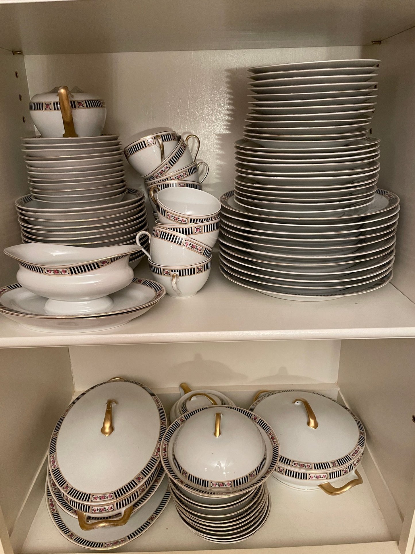 Czechoslovakia- Victorina China Set For 12 , 7pps And 88 Pieces In Total