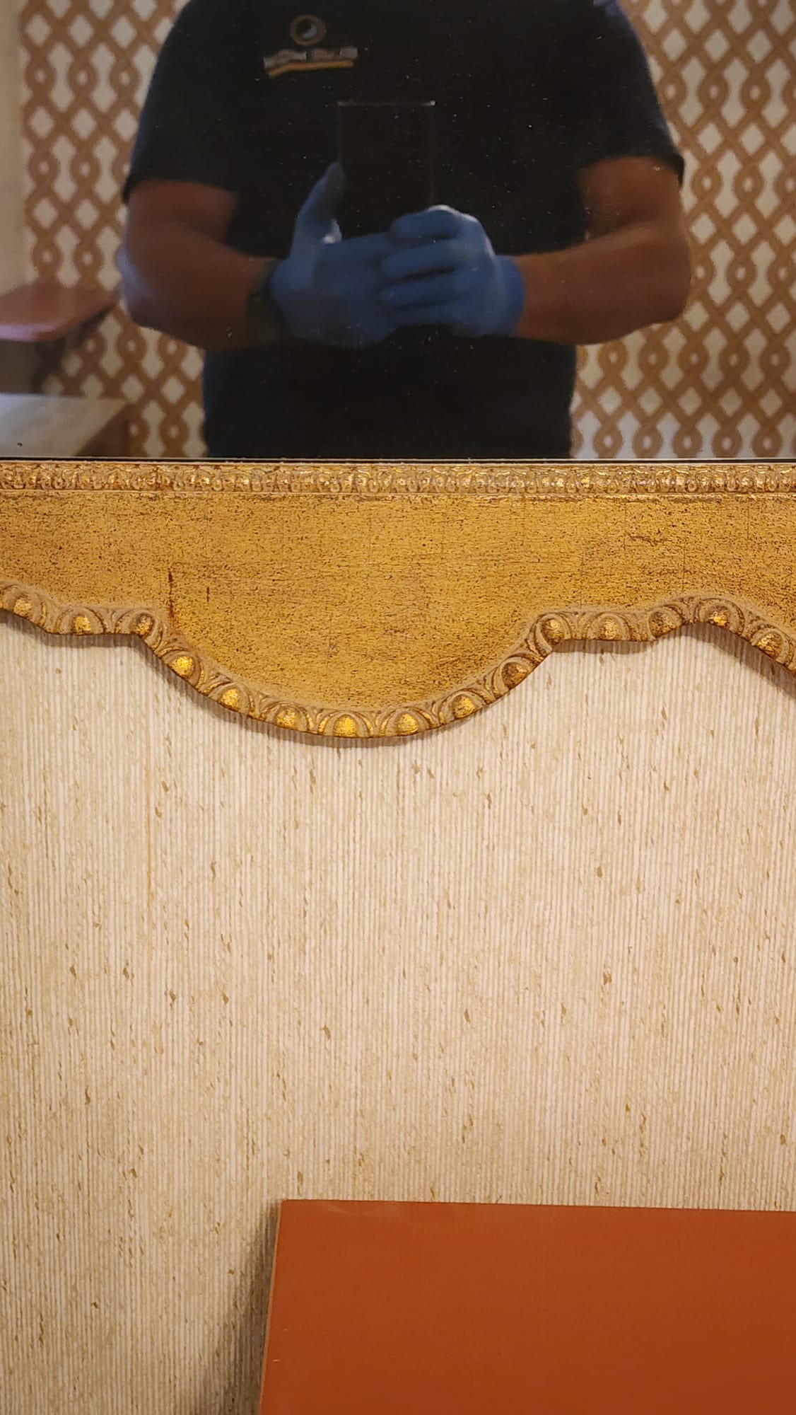 ANTIQUE GOLD GILT HAND CARVED MIRROR