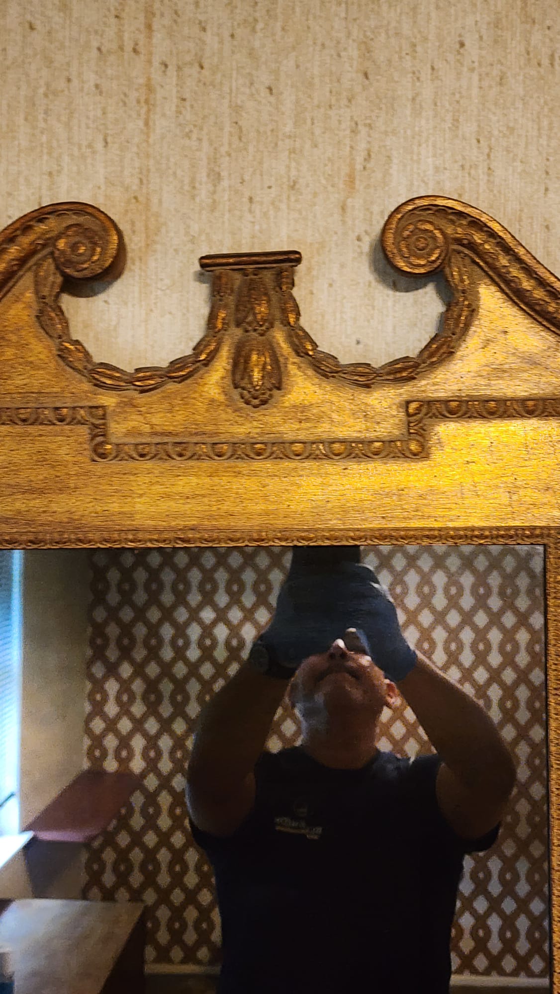 ANTIQUE GOLD GILT HAND CARVED MIRROR