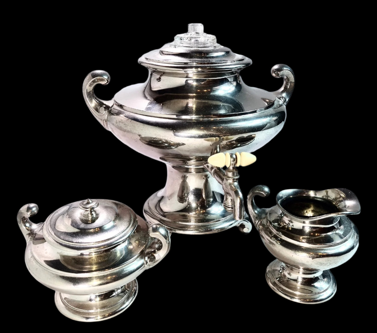 Landers, Frary & Clark Universal 420 No E9239 Coffee Percolator with Sugar Bowl and Creamer
