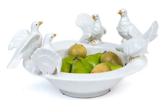 DECORATIVE CERAMIC BIRD BATH BOWL WITH FIVE MOULDED DOVES
