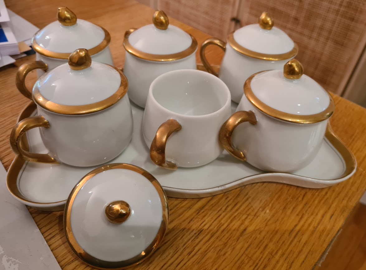 Fitz & Floyd Pots De Creme with tray, gold on white