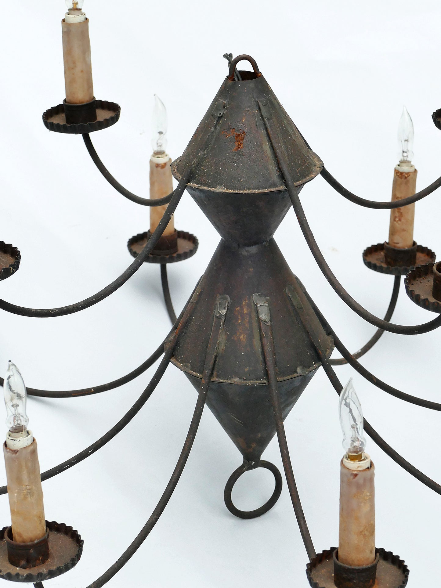Early American Tole 10-Arm Chandelier - Electrified