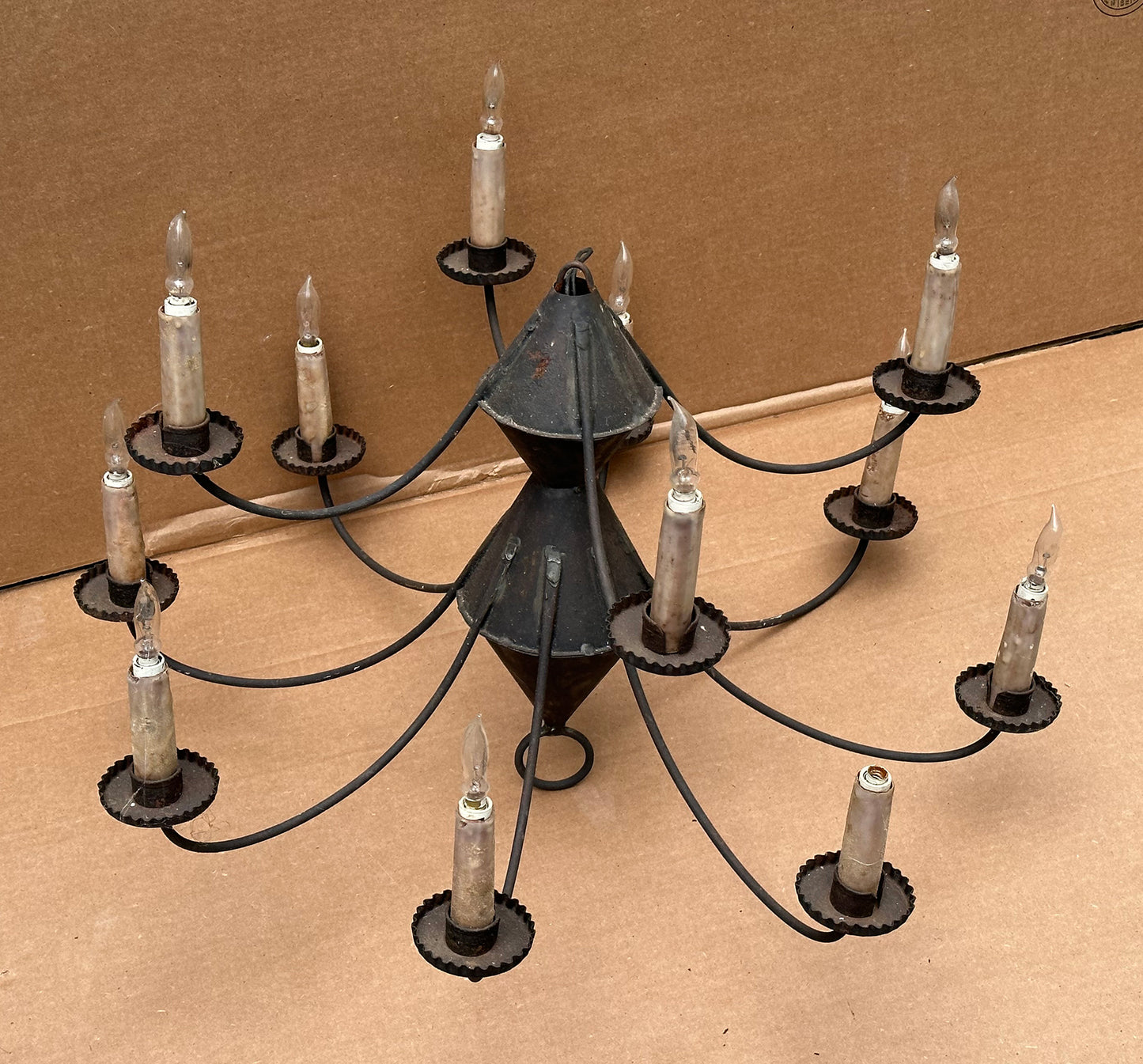 Early American Tole 10-Arm Chandelier - Electrified