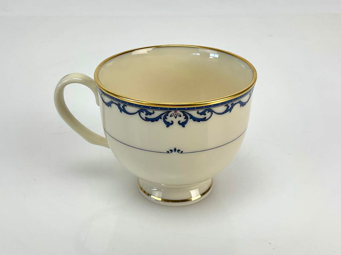 Set of 8 Lenox Liberty Presidential Collection Cups & Saucers with Salt & Pepper Shakers