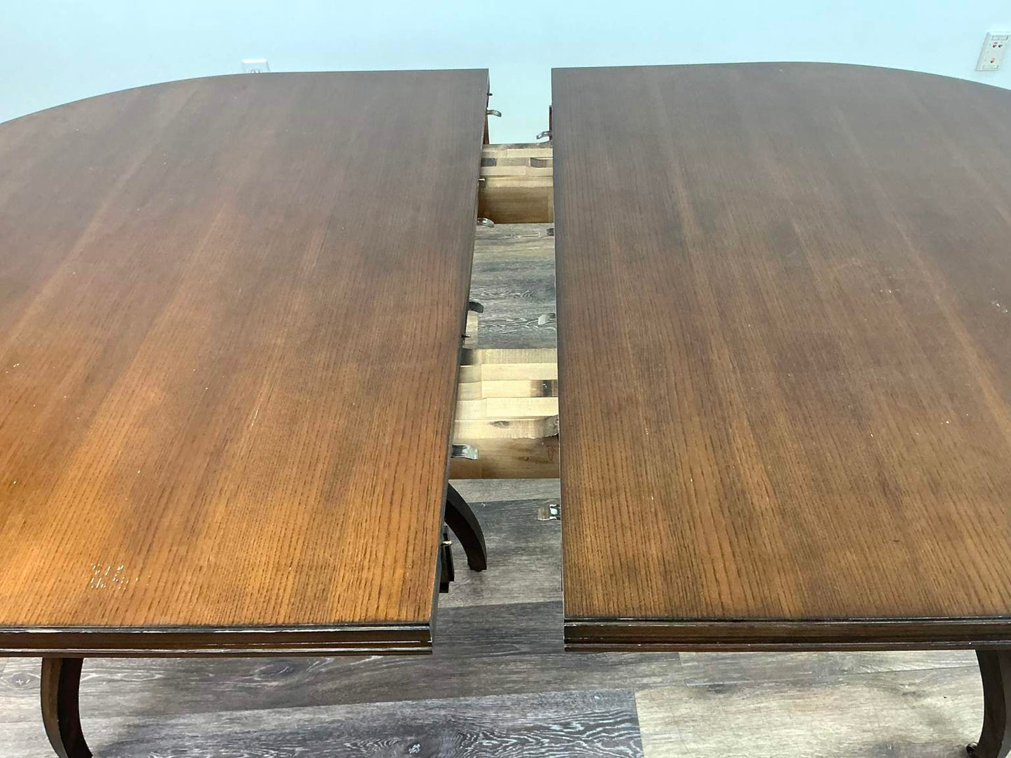 Hickory “Ingold” Mahogany Oval Expansion Dining Table