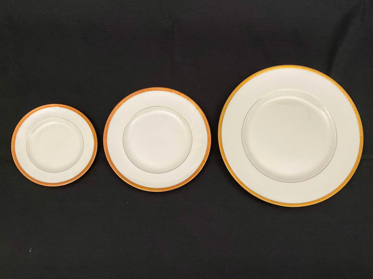 Exceptional set of Royal Worcester “Coventry” China - Service for 8