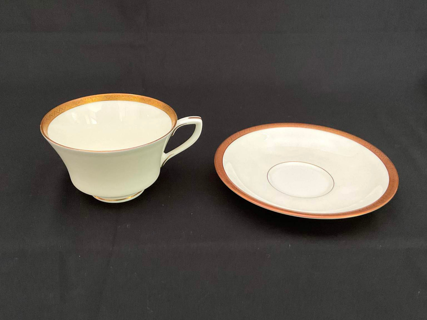 Exceptional set of Royal Worcester “Coventry” China - Service for 8