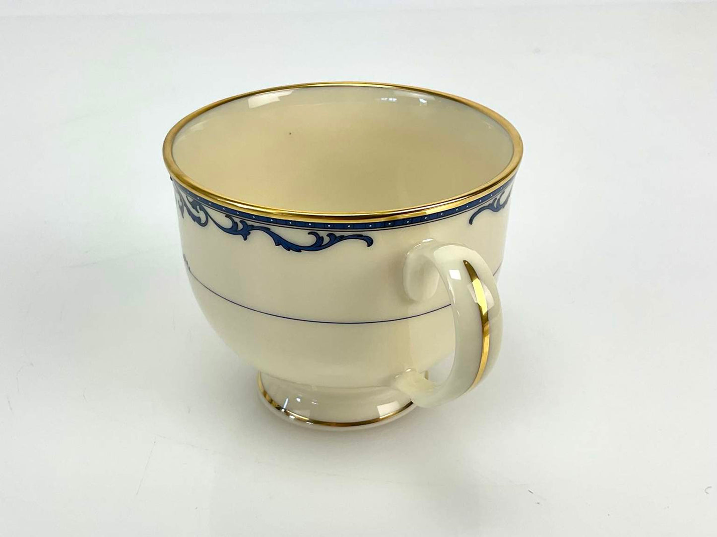 Set of 8 Lenox Liberty Presidential Collection Cups & Saucers with Salt & Pepper Shakers