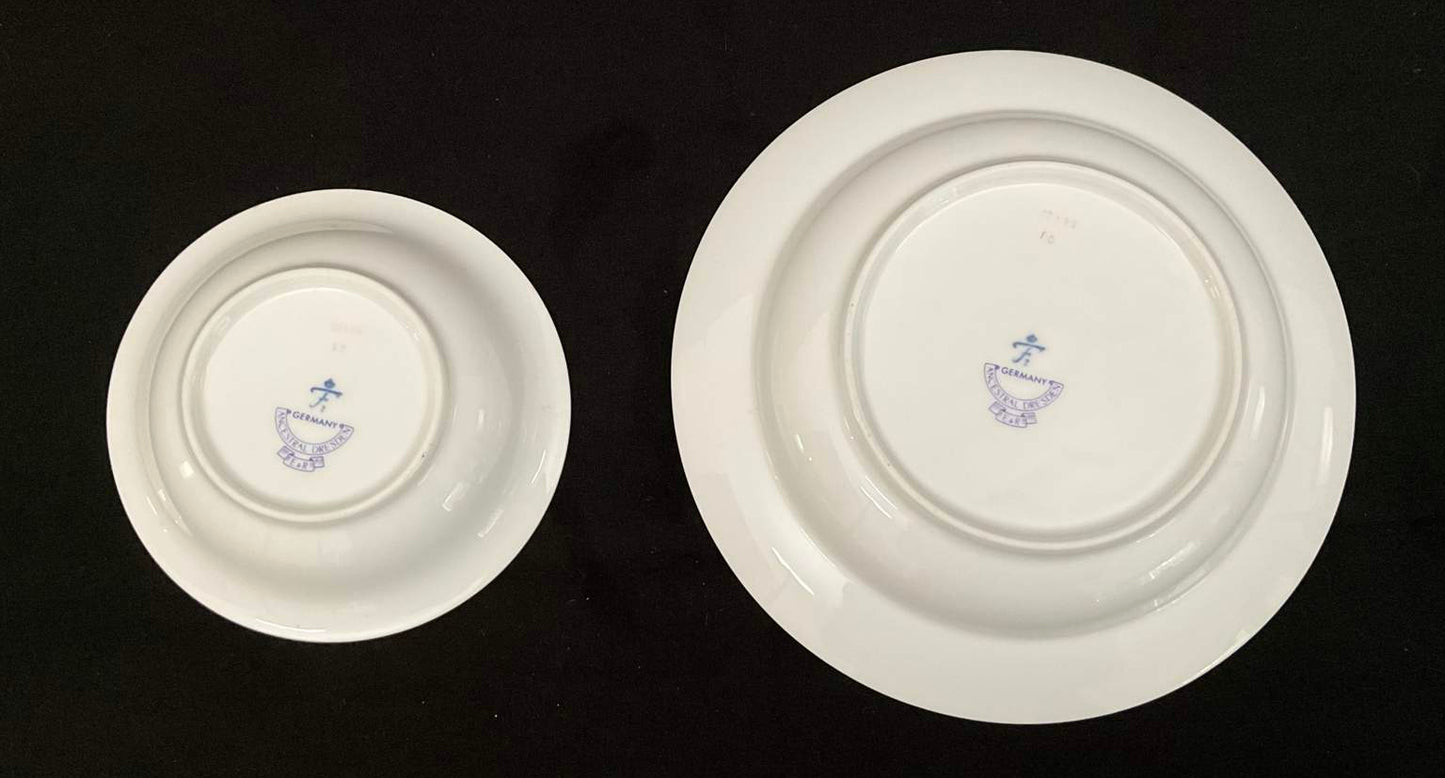 Exceptional set of Furstenberg “Ancestral Dresden” China - 71 pieces