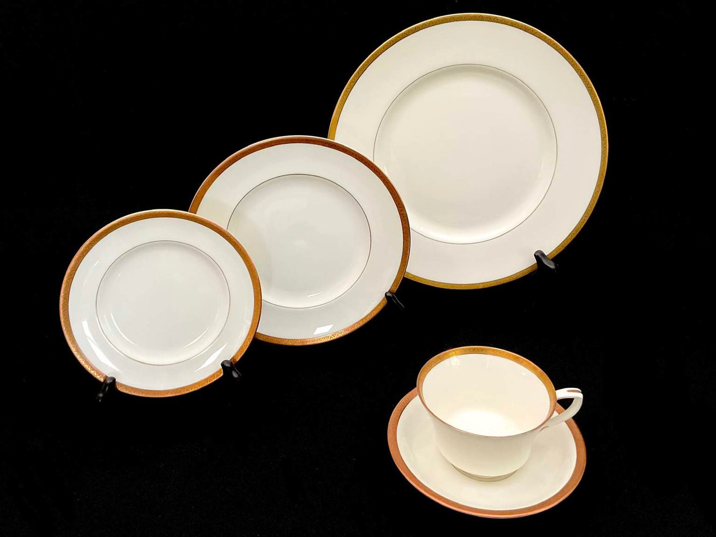 Exceptional set of Royal Worcester “Coventry” China - Service for 8
