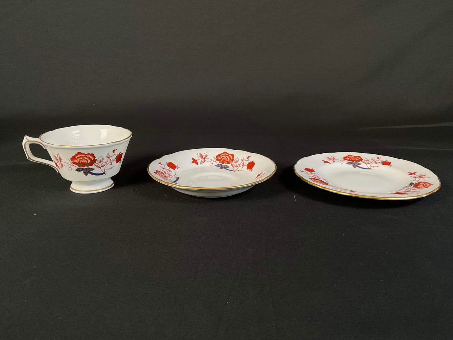 Royal Crown Derby “Bali” China, discontinued - 21 Pieces