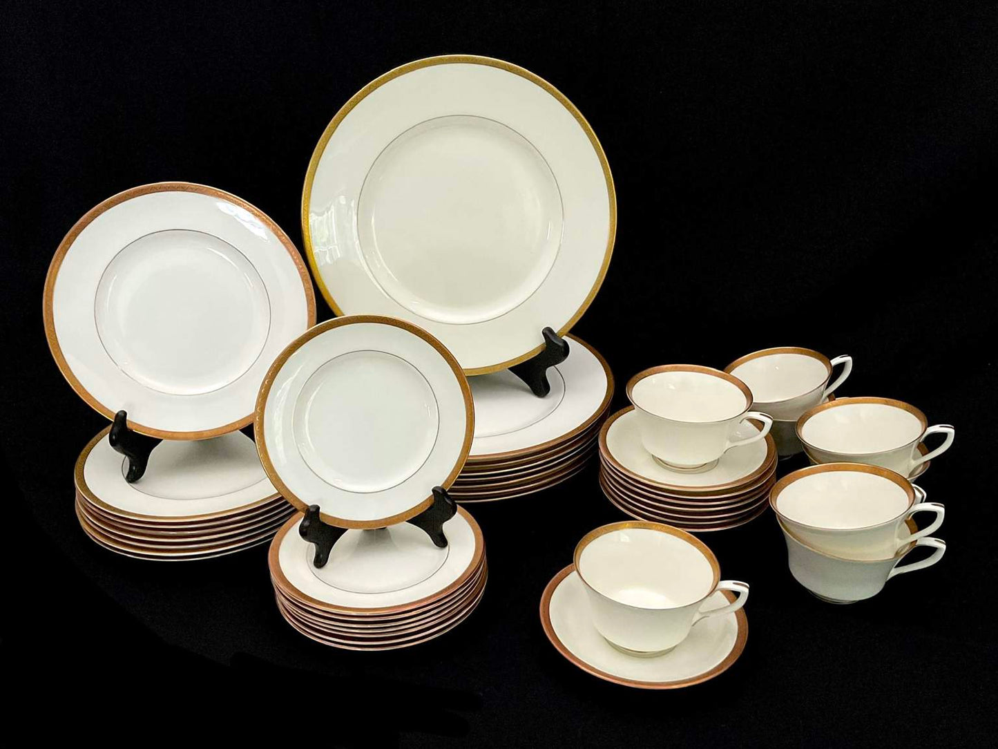 Exceptional set of Royal Worcester “Coventry” China - Service for 8