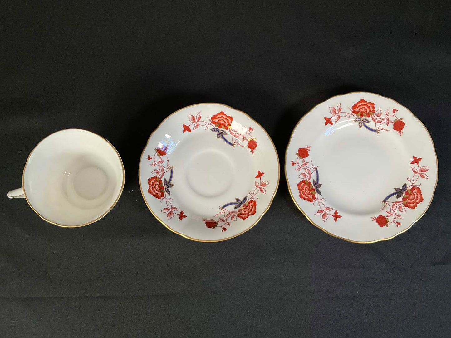 Royal Crown Derby “Bali” China, discontinued - 21 Pieces