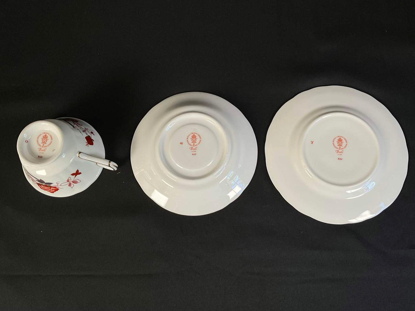 Royal Crown Derby “Bali” China, discontinued - 21 Pieces