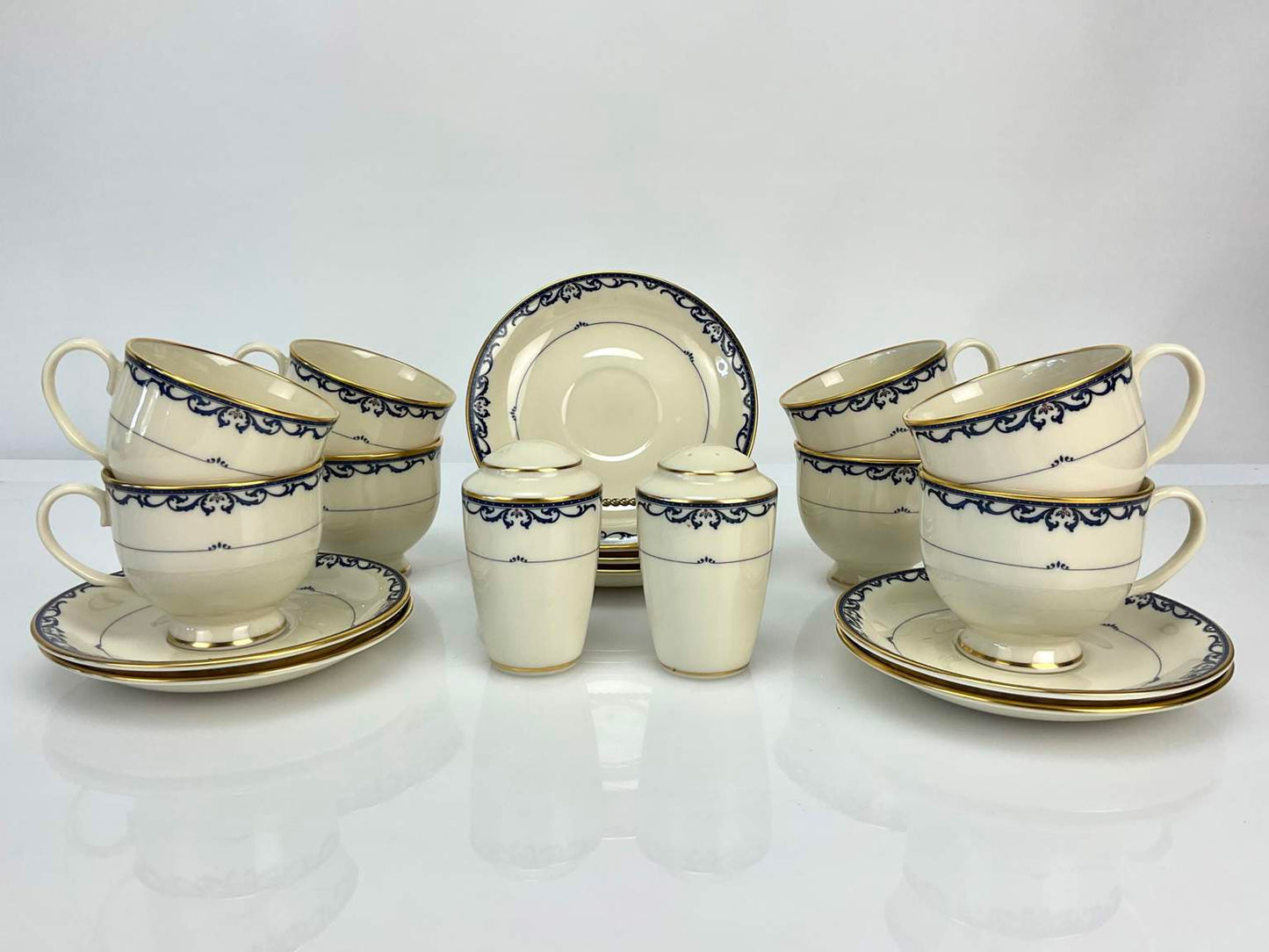 Set of 8 Lenox Liberty Presidential Collection Cups & Saucers with Salt & Pepper Shakers
