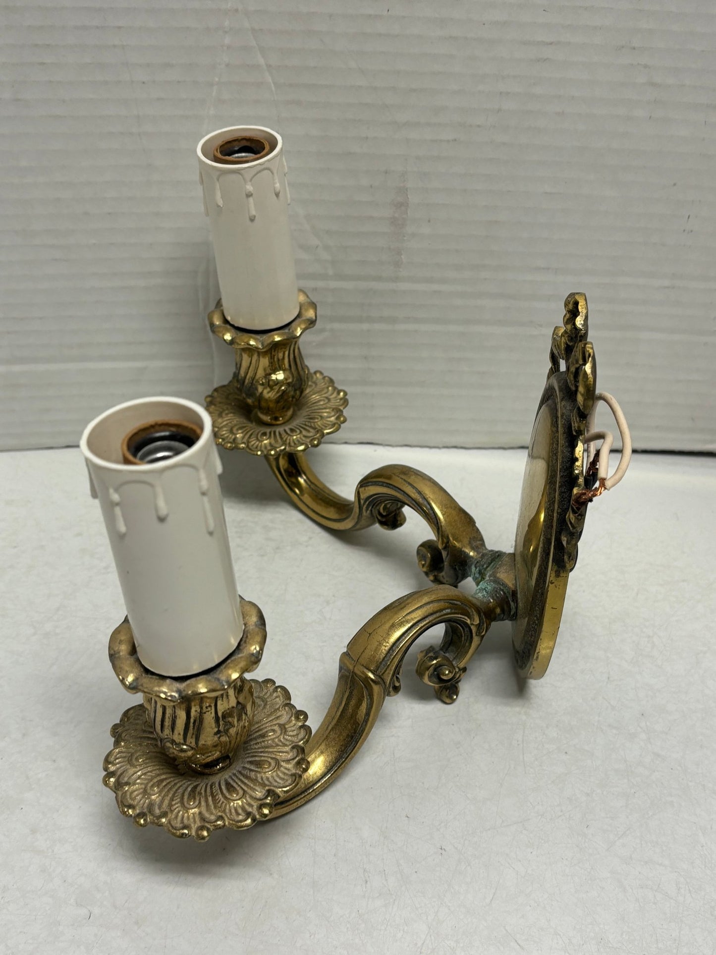 Vintage Pair Of Lovely Bronze Wall Sconces (1/3)