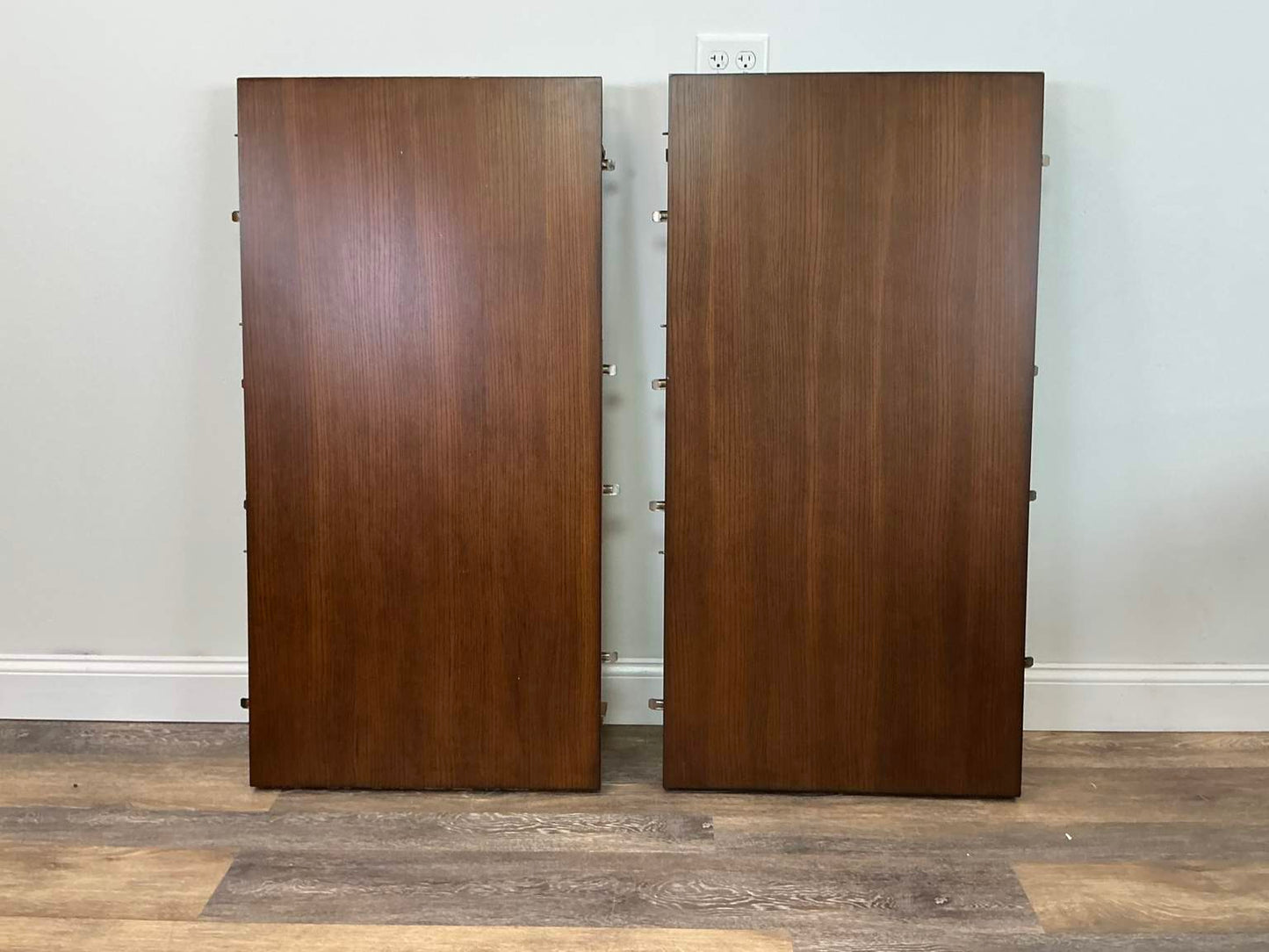 Hickory “Ingold” Mahogany Oval Expansion Dining Table